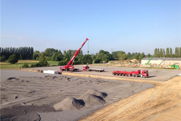 Aanleg sportpark met 3 kunstgras en 2 natuurgras voetbalvelden, atletiekpiste in PU en omgevingswerken - Sportinfrabouw NV